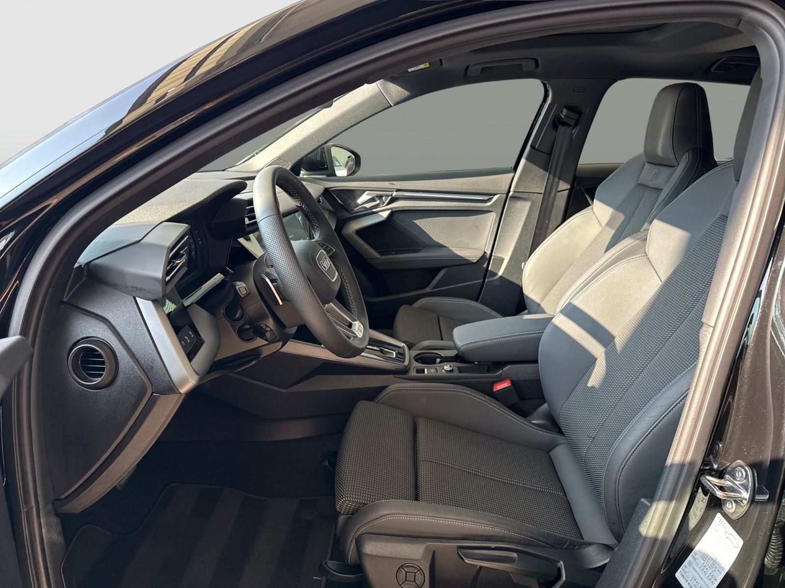 Audi A3 Sportback 35 S LINE PANO SONOS CAM ACC LM18