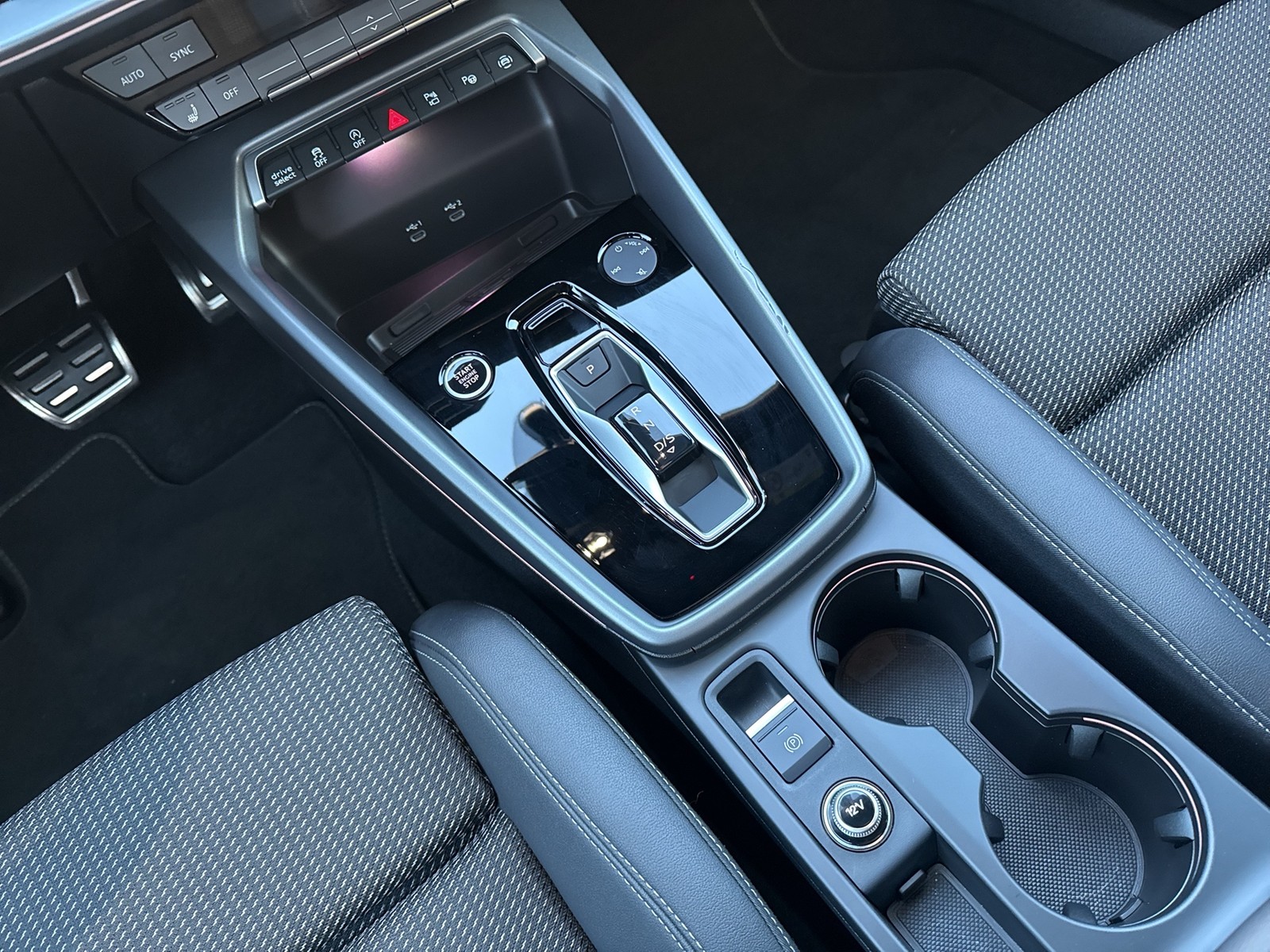 Audi A3 Sportback 35 S LINE PANO SONOS CAM ACC LM18