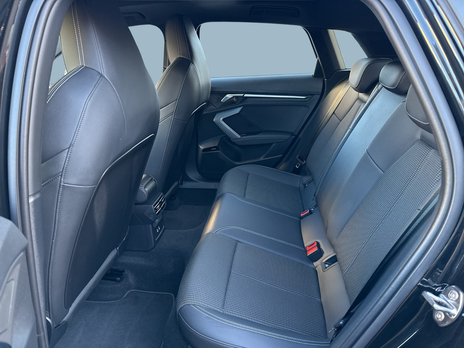 Audi A3 Sportback 35 S LINE PANO SONOS CAM ACC LM18