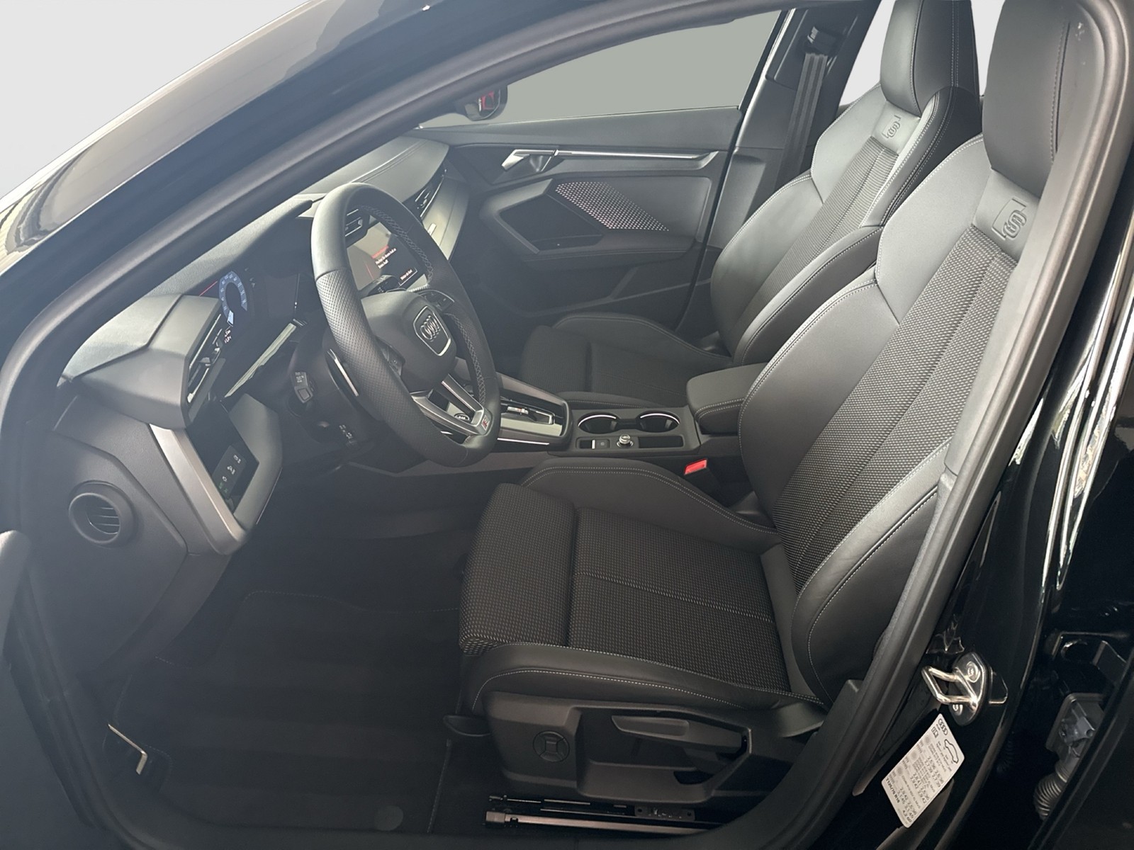 Audi A3 Sportback 35 S LINE PANO SONOS CAM ACC LM18