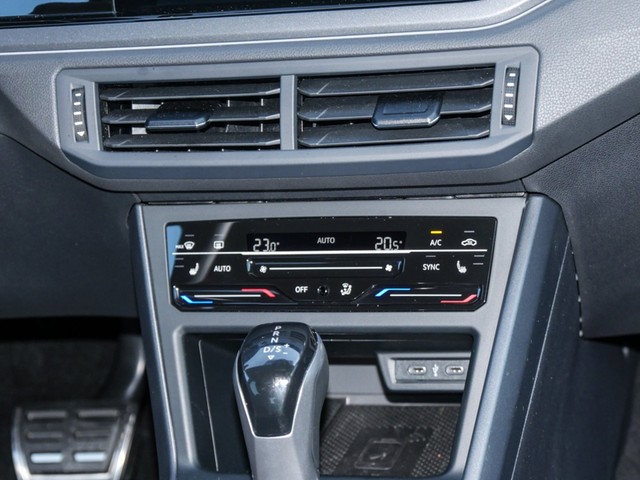 Volkswagen Taigo 1.5 R-LINE BLACKSTYLE KAMERA ALU18 NAVI AHK