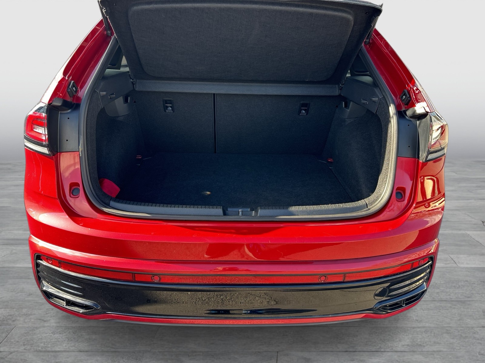 Volkswagen Taigo 1.5 R-LINE BLACKSTYLE KAMERA ALU18 NAVI AHK