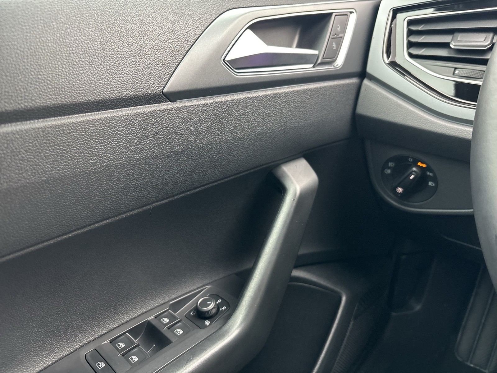 Volkswagen Taigo 1.0 R-LINE ACC LM17 NAVI CARPLAY SITZHEIZ.