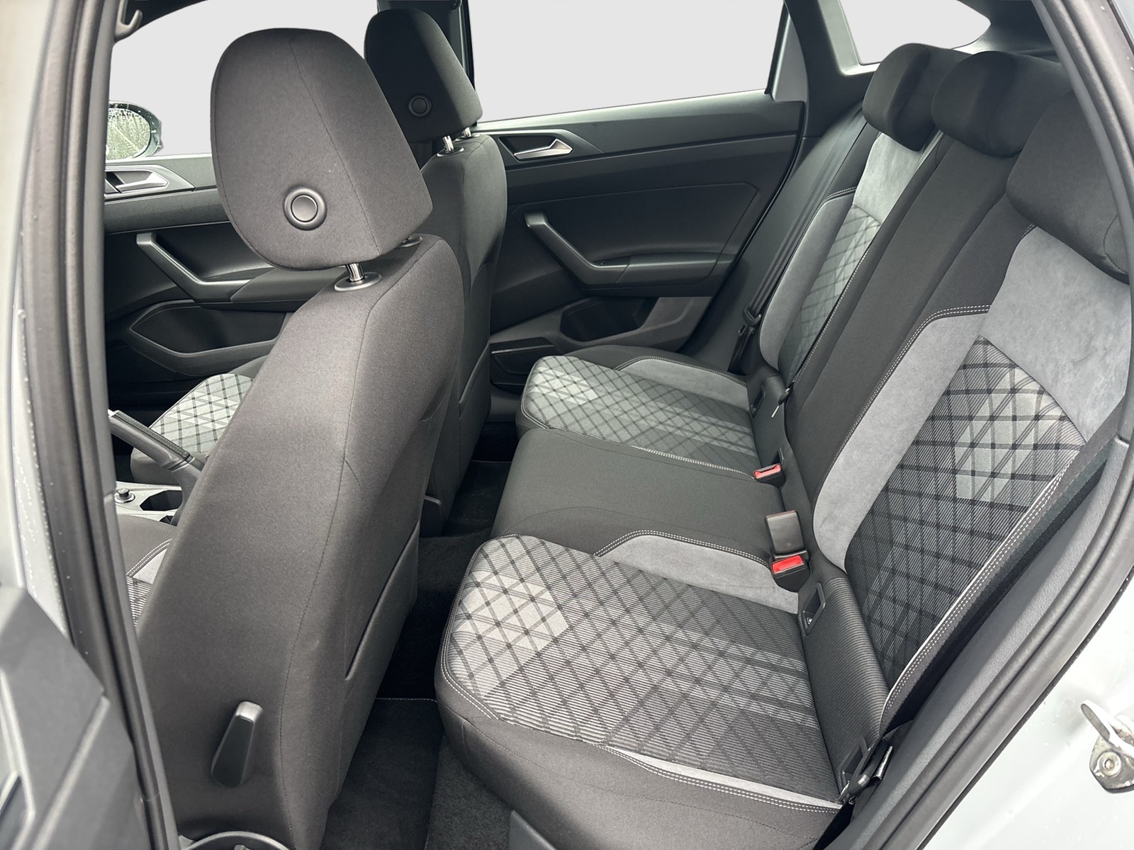 Volkswagen Taigo 1.0 R-LINE ACC LM17 NAVI CARPLAY SITZHEIZ.