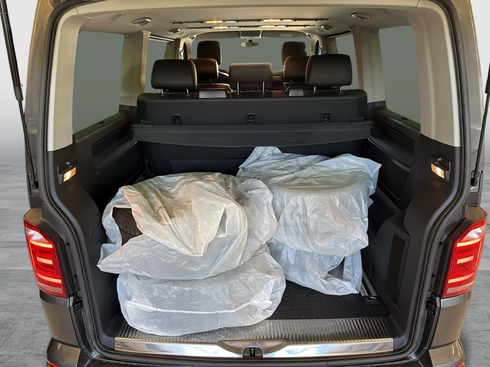 Volkswagen T6 Multivan 2.0 GENERATION SIX 4X4 AHK CAM LM18