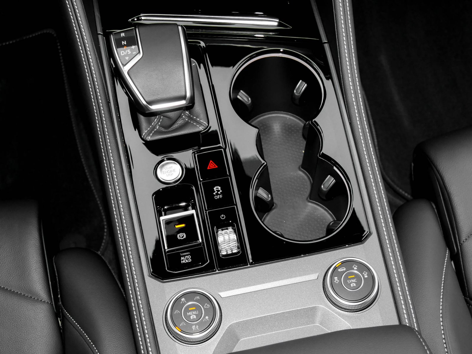 Volkswagen Touareg V6 R-LINE NEUES MODELL AHK HEADUP eSITZE
