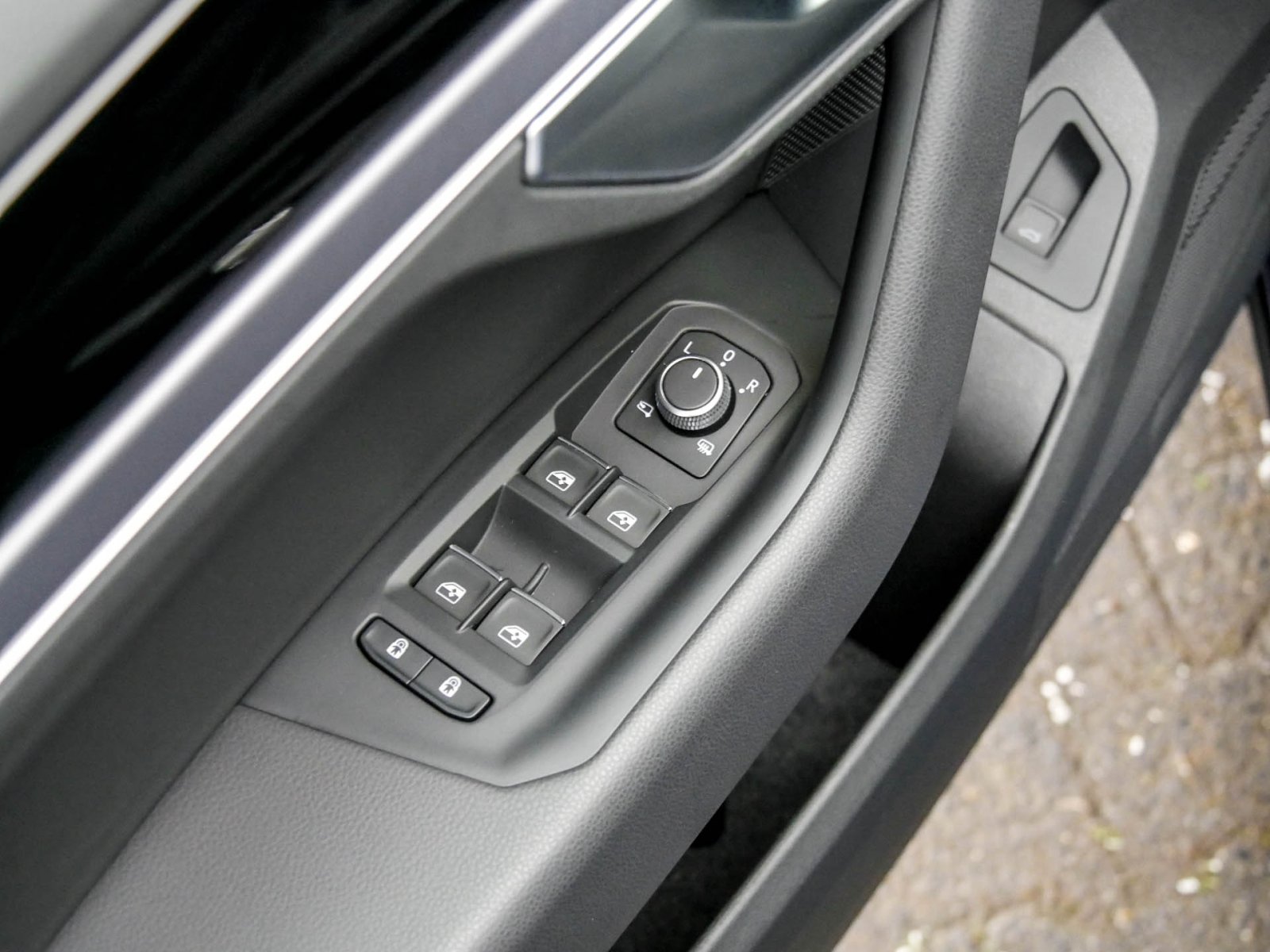 Volkswagen Touareg V6 R-LINE NEUES MODELL AHK HEADUP eSITZE