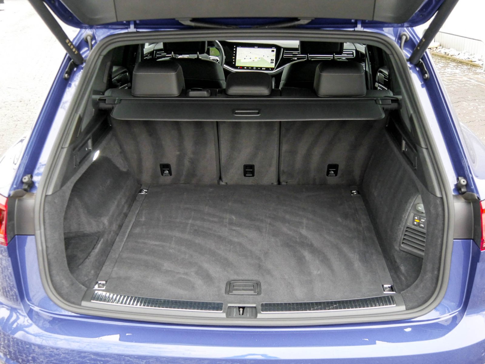 Volkswagen Touareg V6 R-LINE NEUES MODELL AHK HEADUP eSITZE