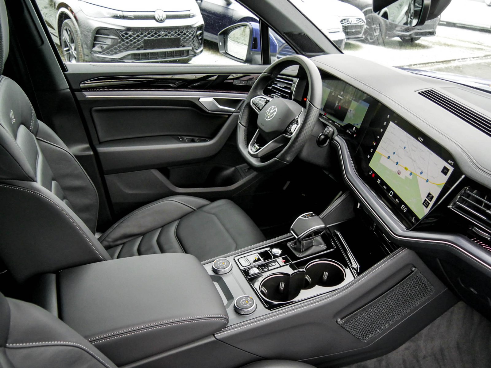 Volkswagen Touareg V6 R-LINE NEUES MODELL AHK HEADUP eSITZE