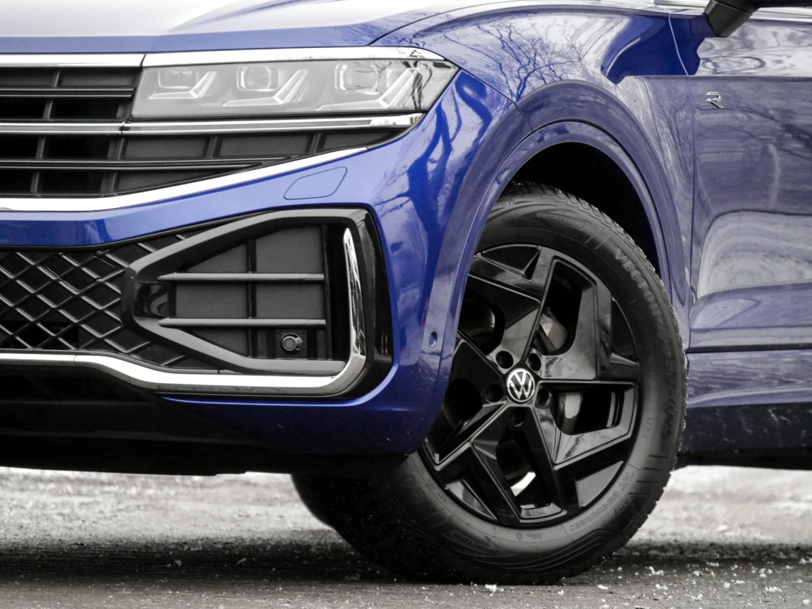 Volkswagen Touareg V6 R-LINE NEUES MODELL AHK HEADUP eSITZE