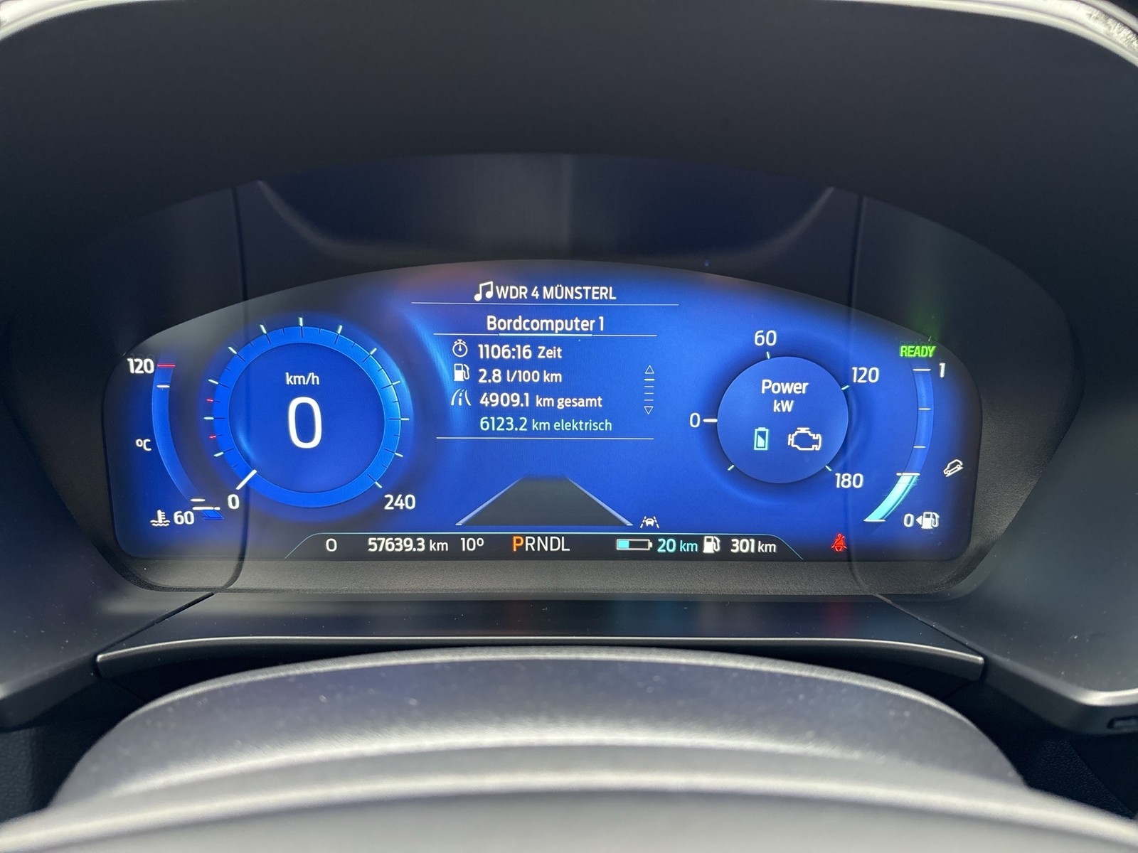 Ford Kuga 2.5 HYBRID ST-LINE AHK CAM ALU18 NAVI LED