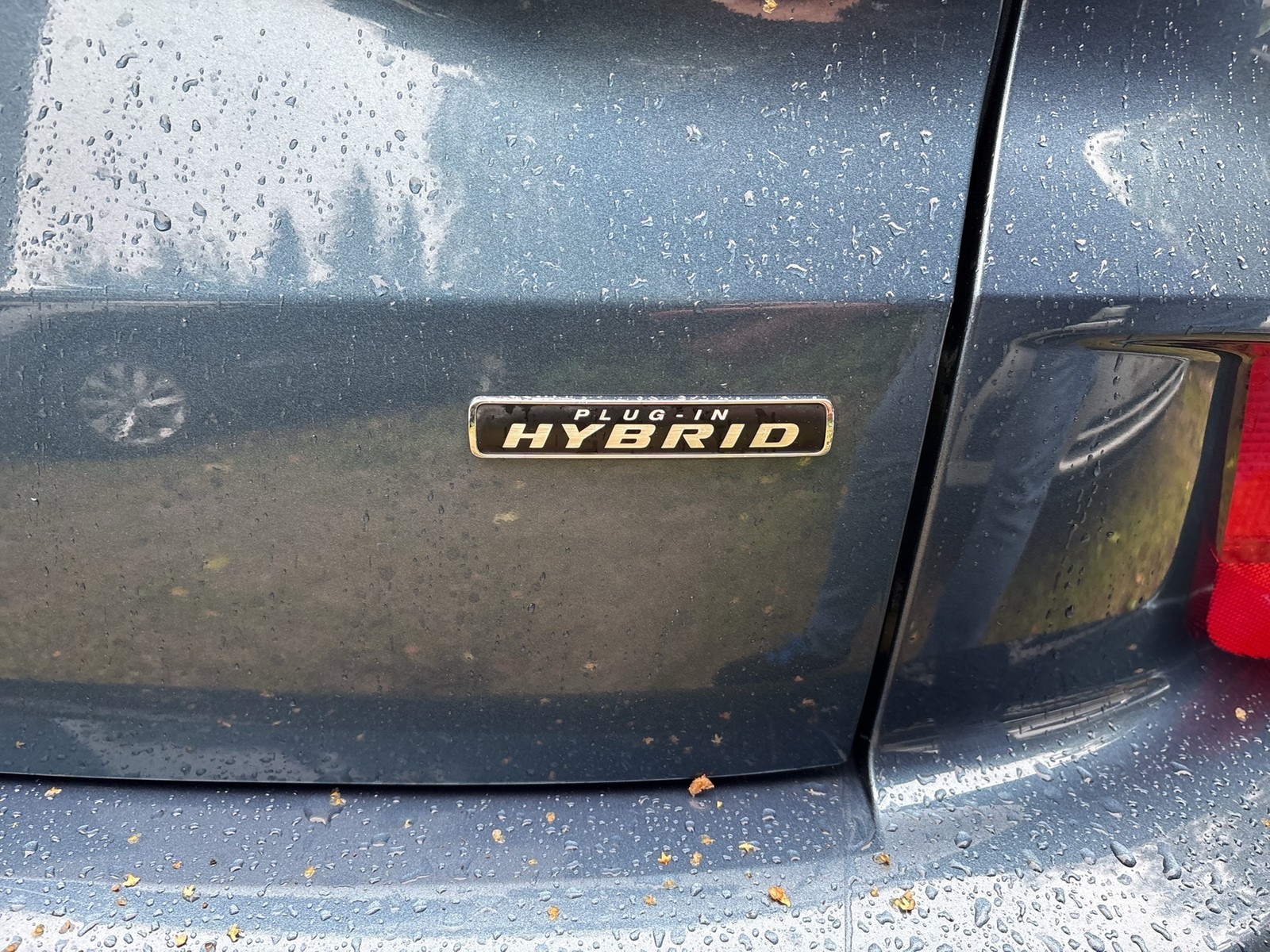Ford Kuga 2.5 HYBRID ST-LINE AHK CAM ALU18 NAVI LED