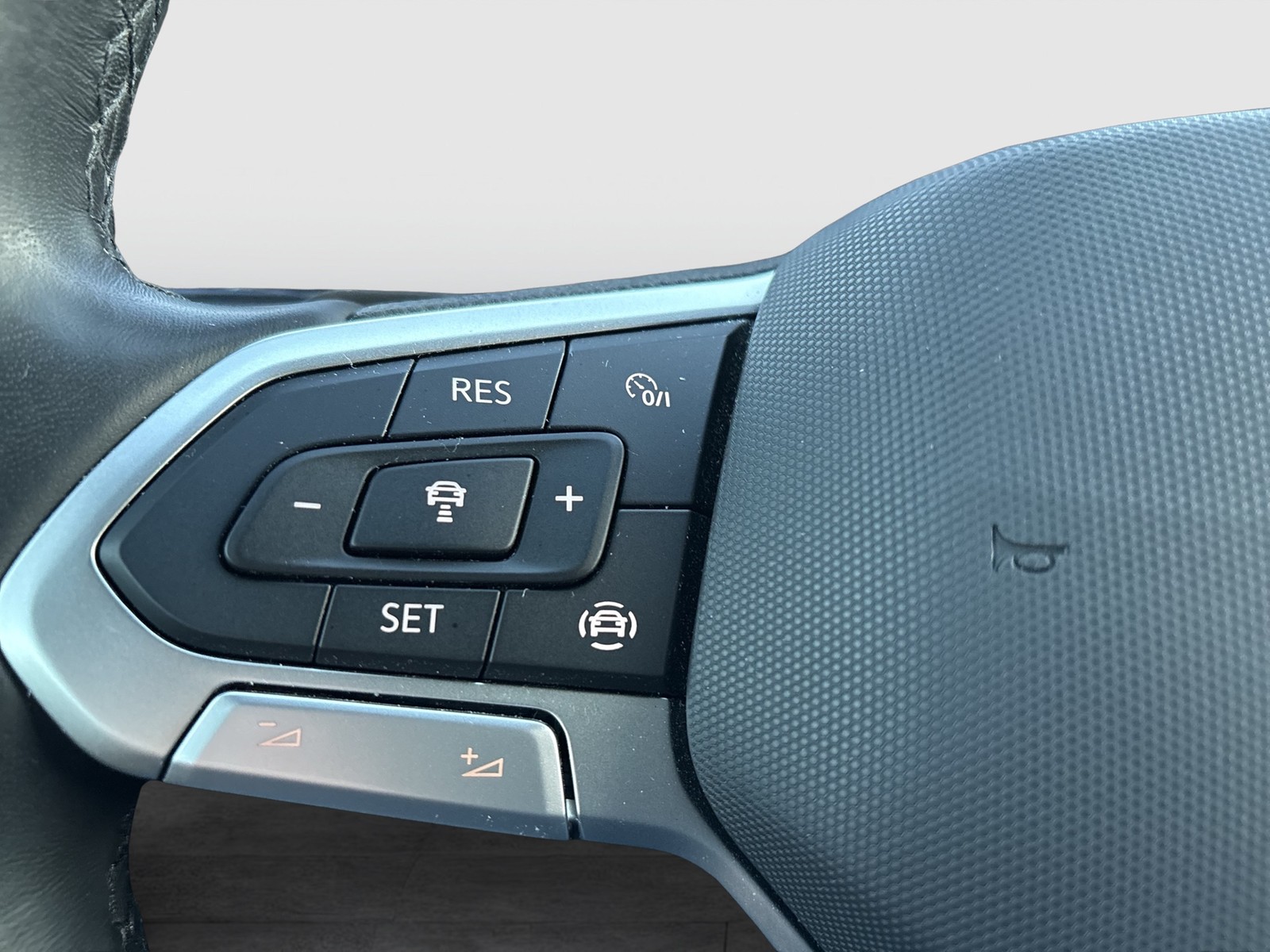 Volkswagen T-Roc 2.0 R-LINE 4X4 ACC LED+ NAVI ALU17 DCC