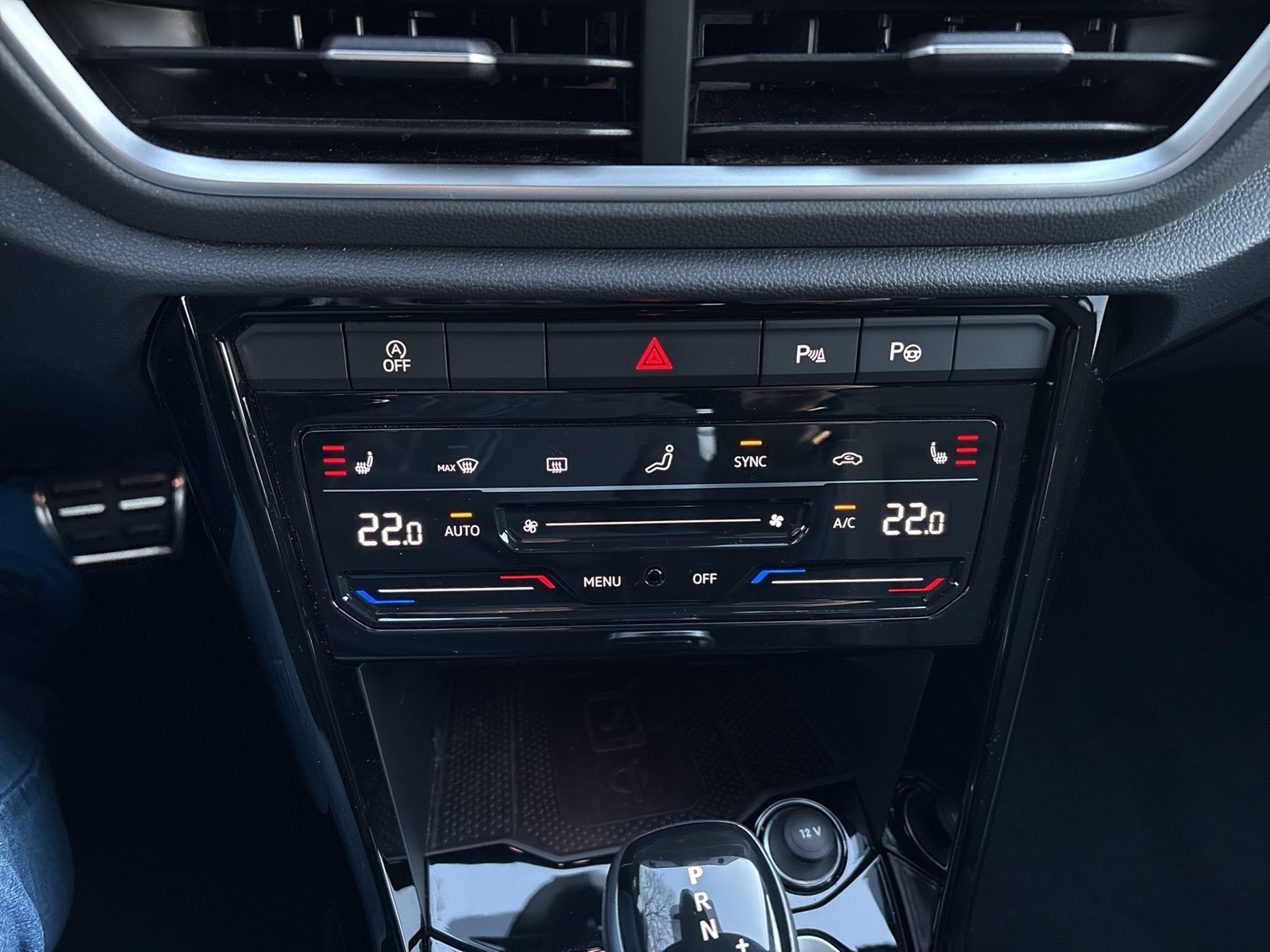 Volkswagen T-Roc 2.0 R-LINE 4X4 ACC LED+ NAVI ALU17 DCC