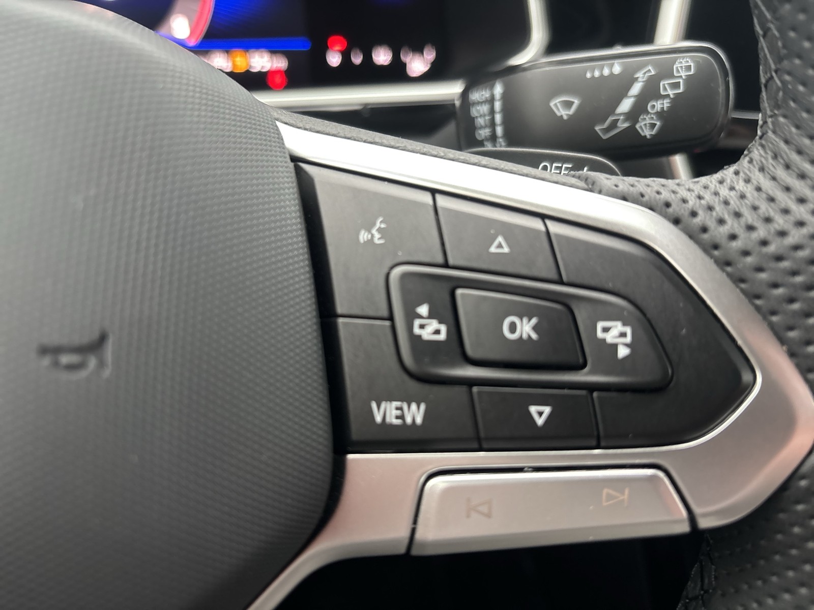 Volkswagen T-Roc 1.5 R-LINE NAVI SITZHEIZUNG ALU17 LED+