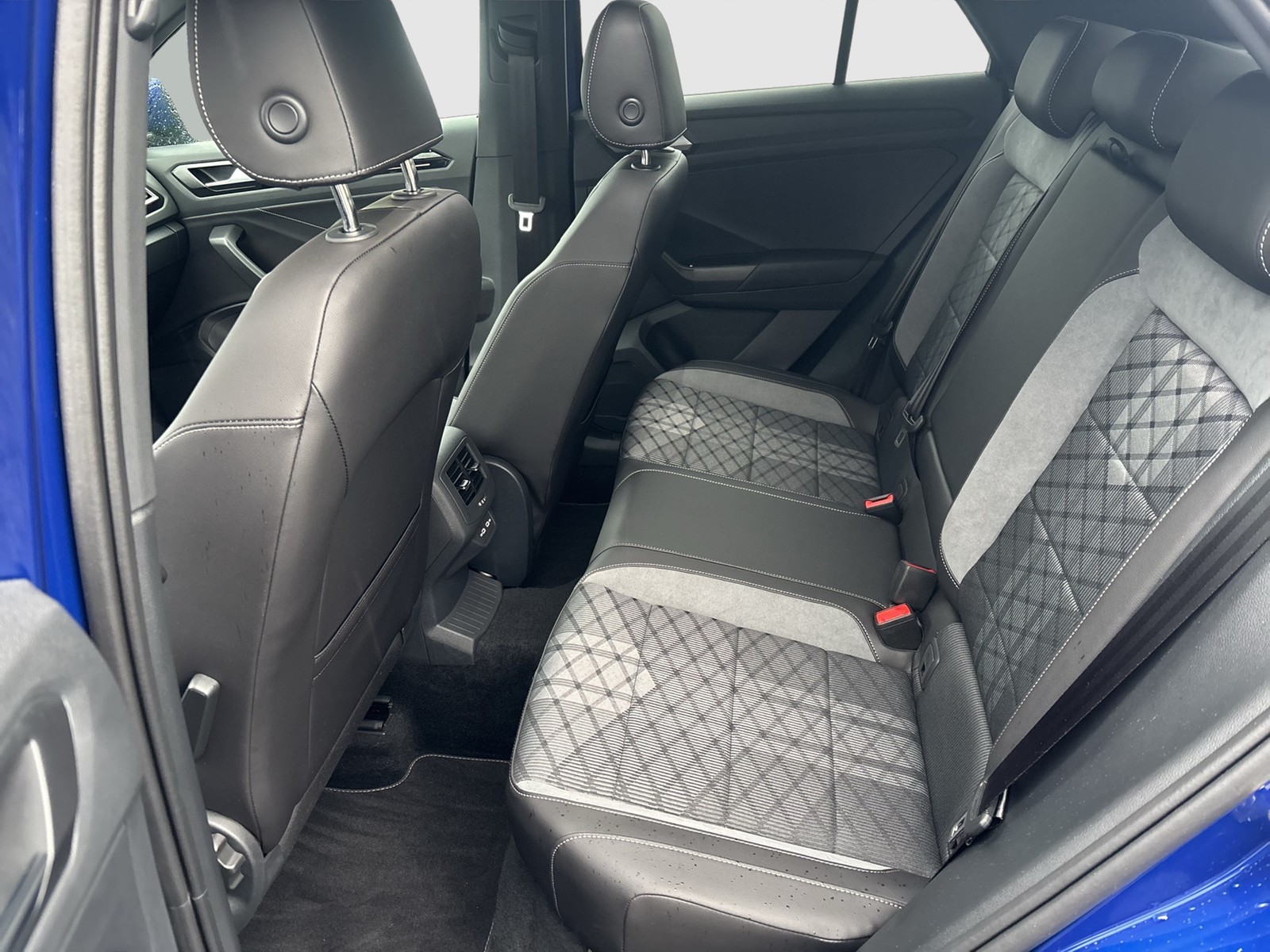 Volkswagen T-Roc 1.5 R-LINE NAVI SITZHEIZUNG ALU17 LED+