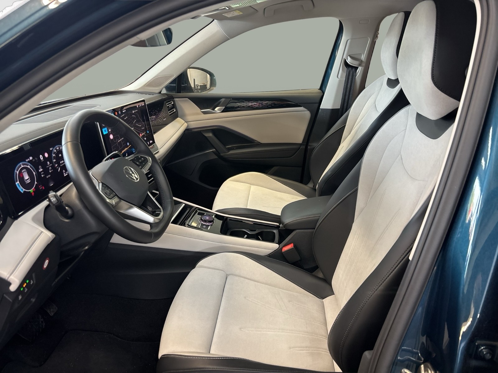 Volkswagen Tiguan 2.0 ELEGANCE AHK CAM ACC LM18 EKLAPPE NAVI