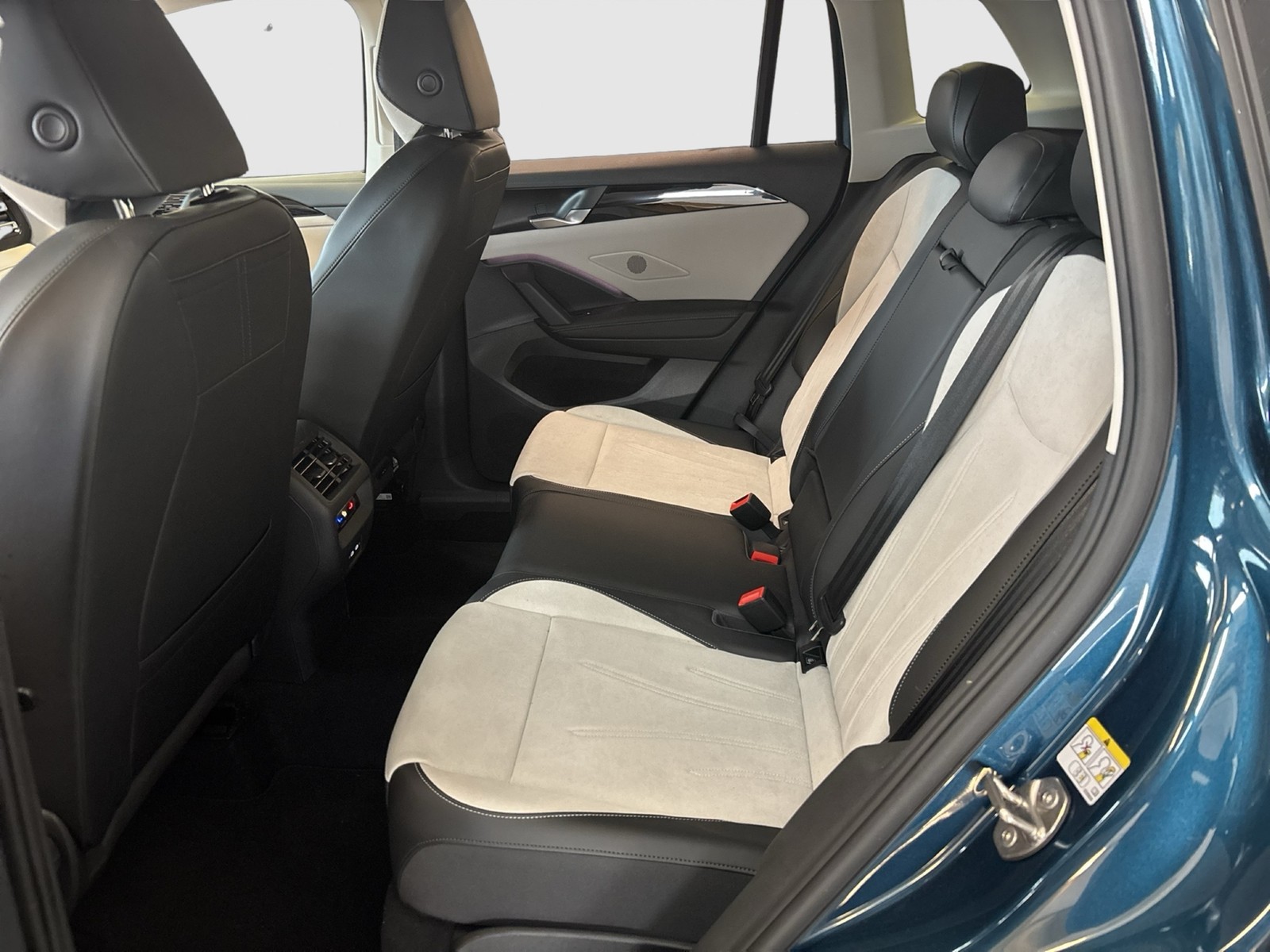 Volkswagen Tiguan 2.0 ELEGANCE AHK CAM ACC LM18 EKLAPPE NAVI