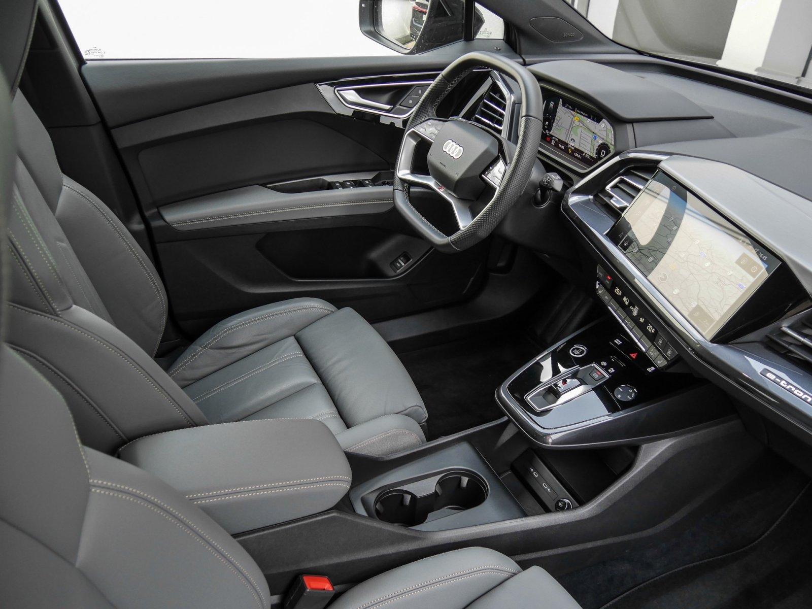 Audi Q4 e-tron 50 quattro S LINE PANO LM21 KAMERA AHK
