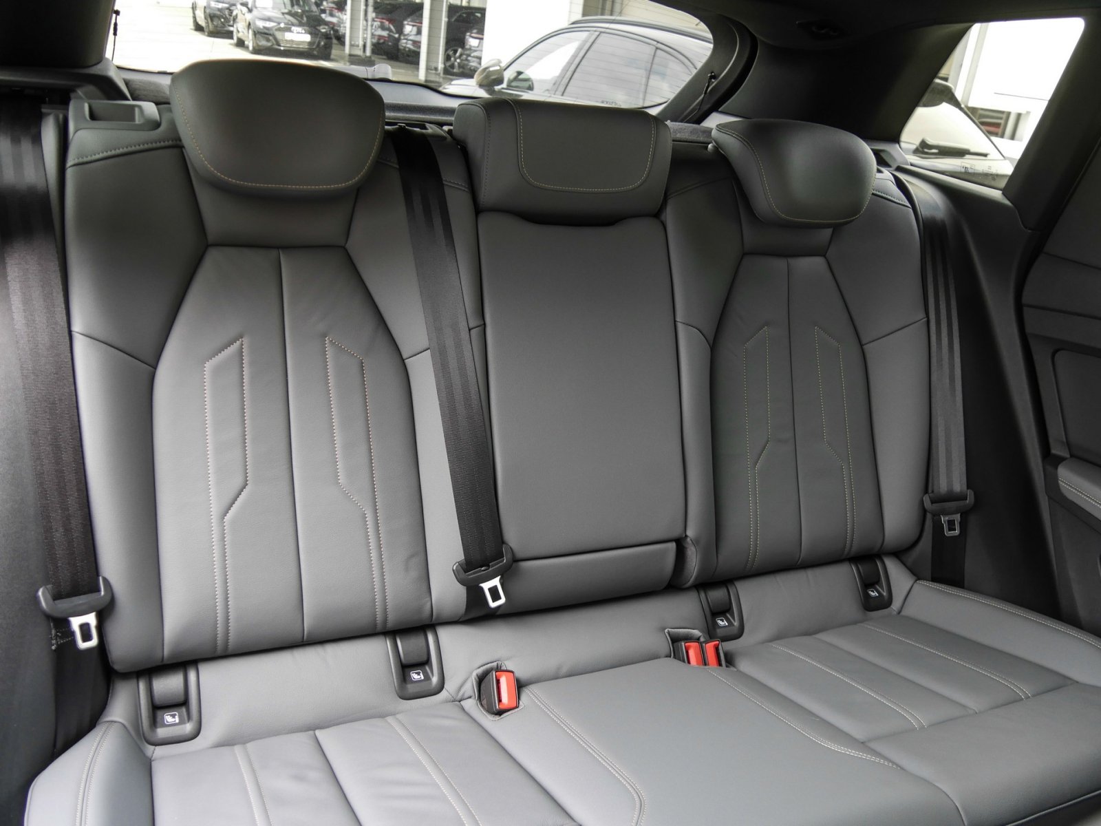 Audi Q4 e-tron 50 quattro S LINE PANO LM21 KAMERA AHK