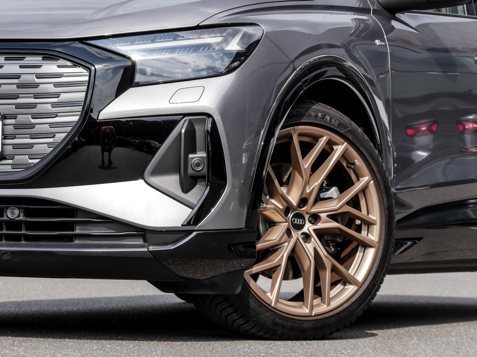 Audi Q4 e-tron 50 quattro S LINE PANO LM21 KAMERA AHK