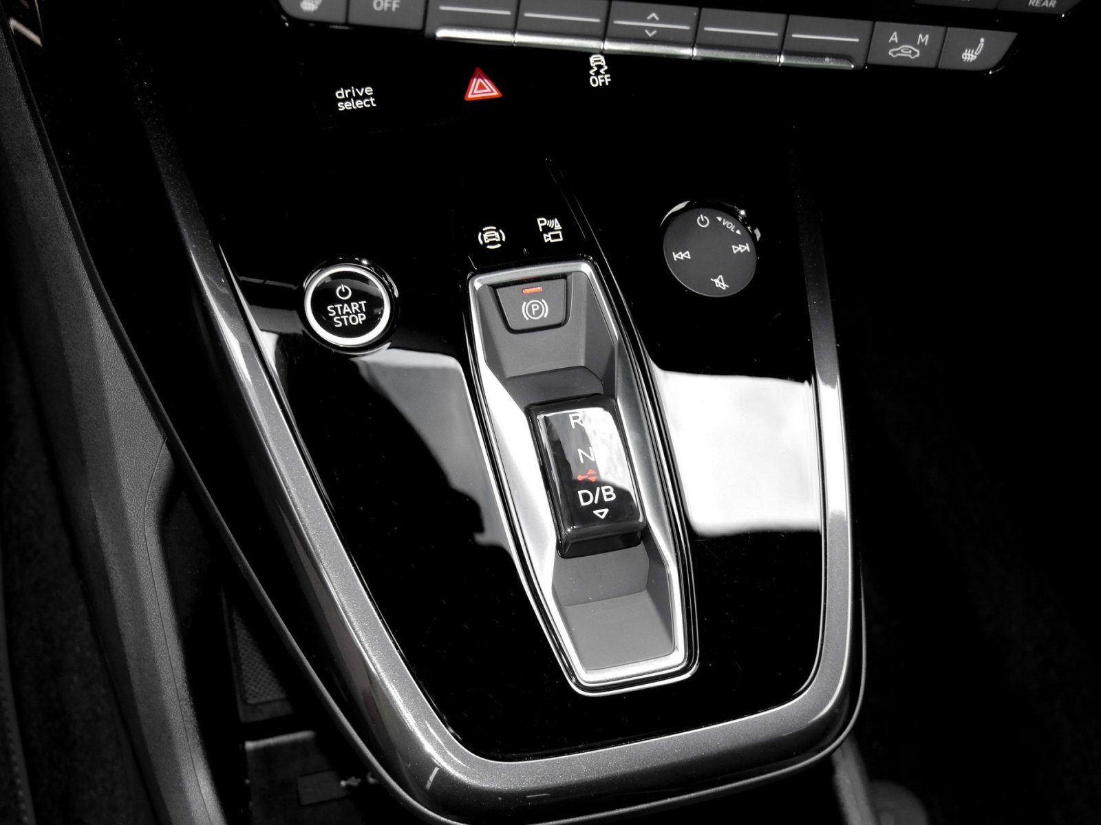 Audi Q4 e-tron 50 quattro S LINE PANO LM21 KAMERA AHK