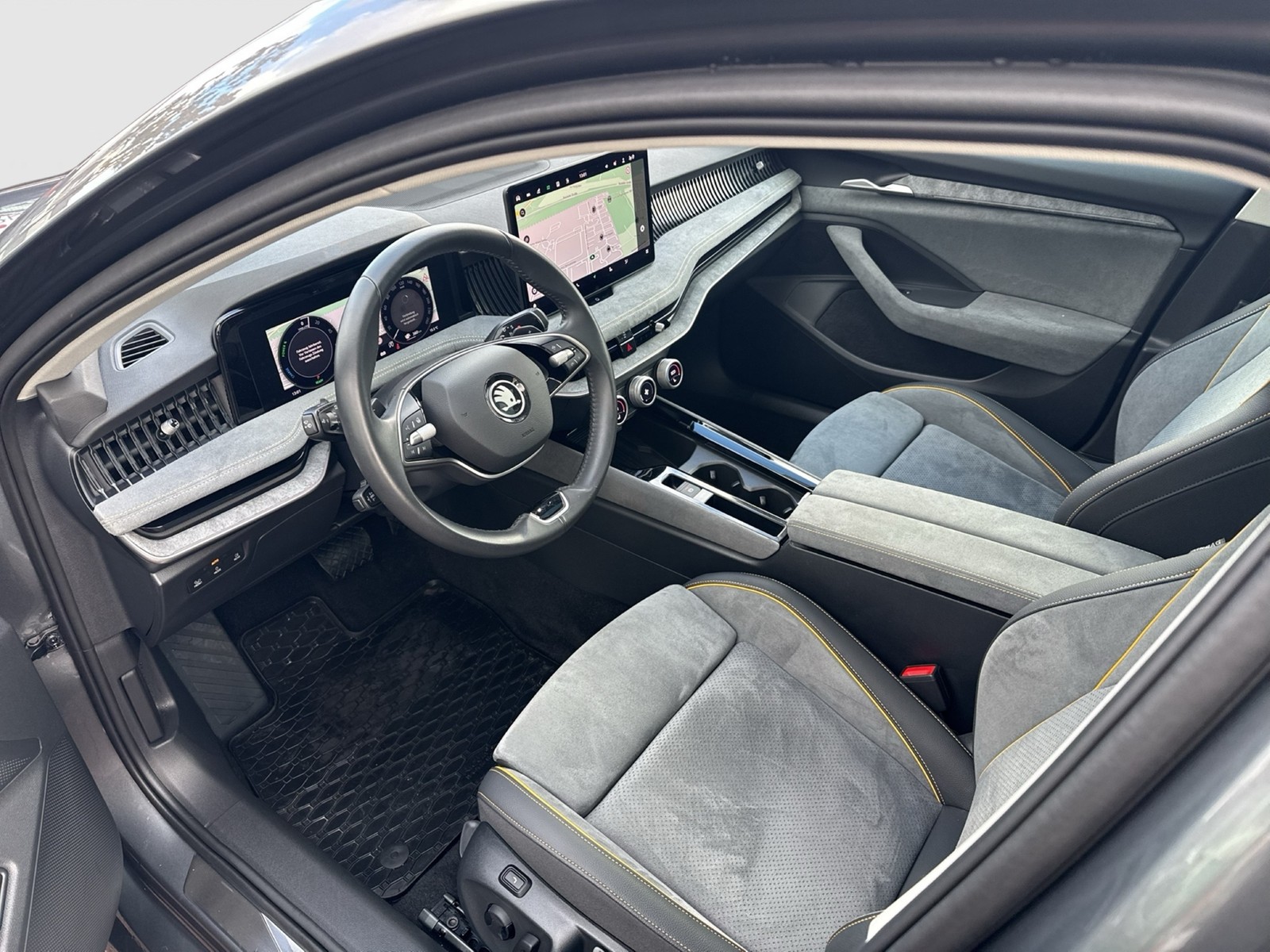 Skoda Superb Combi 1.5 iV SELECTION PANO CANTON AHK