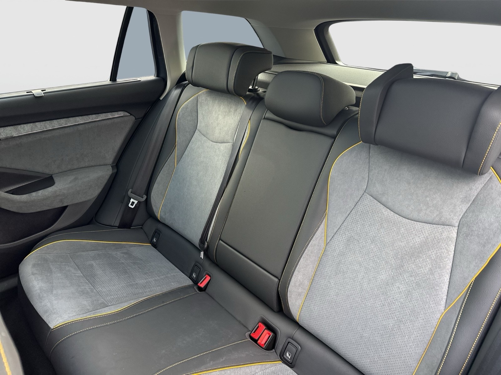 Skoda Superb Combi 1.5 iV SELECTION PANO CANTON AHK