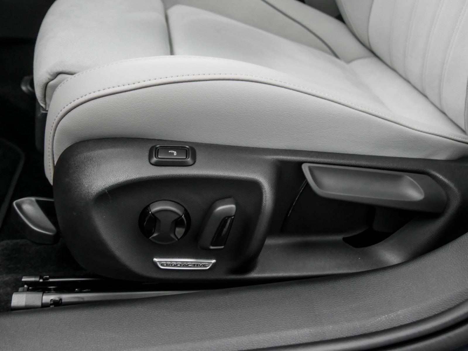Volkswagen Passat Variant 1.5 HYBRID ELEGANCE AHK 360°CAM
