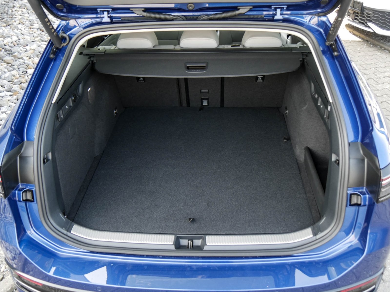 Volkswagen Passat Variant 1.5 HYBRID ELEGANCE AHK 360°CAM