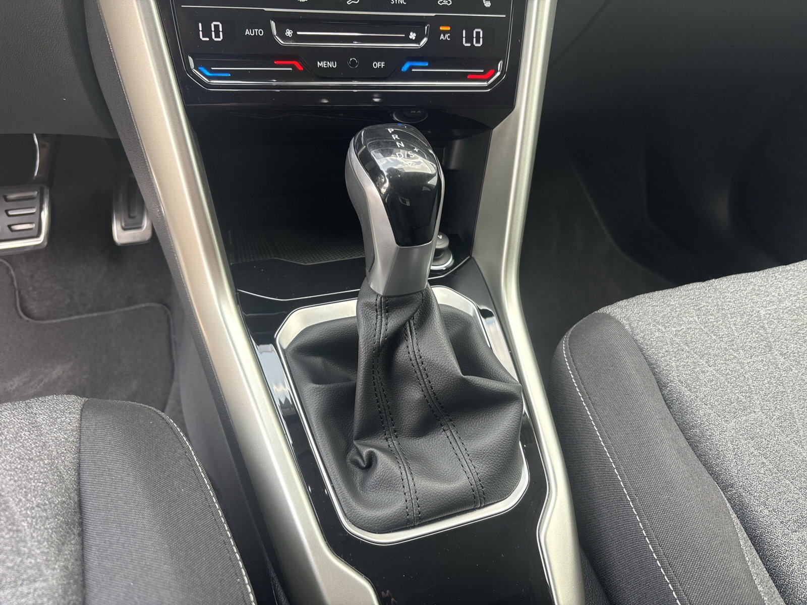 Volkswagen T-Roc 2.0 MOVE CAM ACC LM17 NAVI SITZHEIZUNG