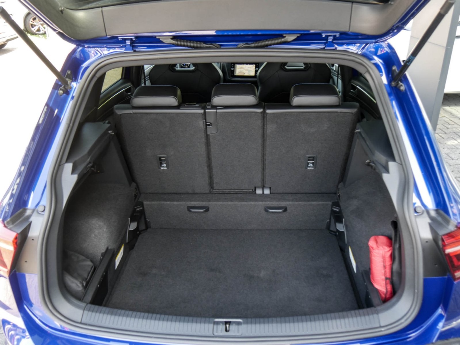 Volkswagen Tiguan 2.0 R BLACKSTYLE 4X4 AKRAPOVIC 360CAM 21Z