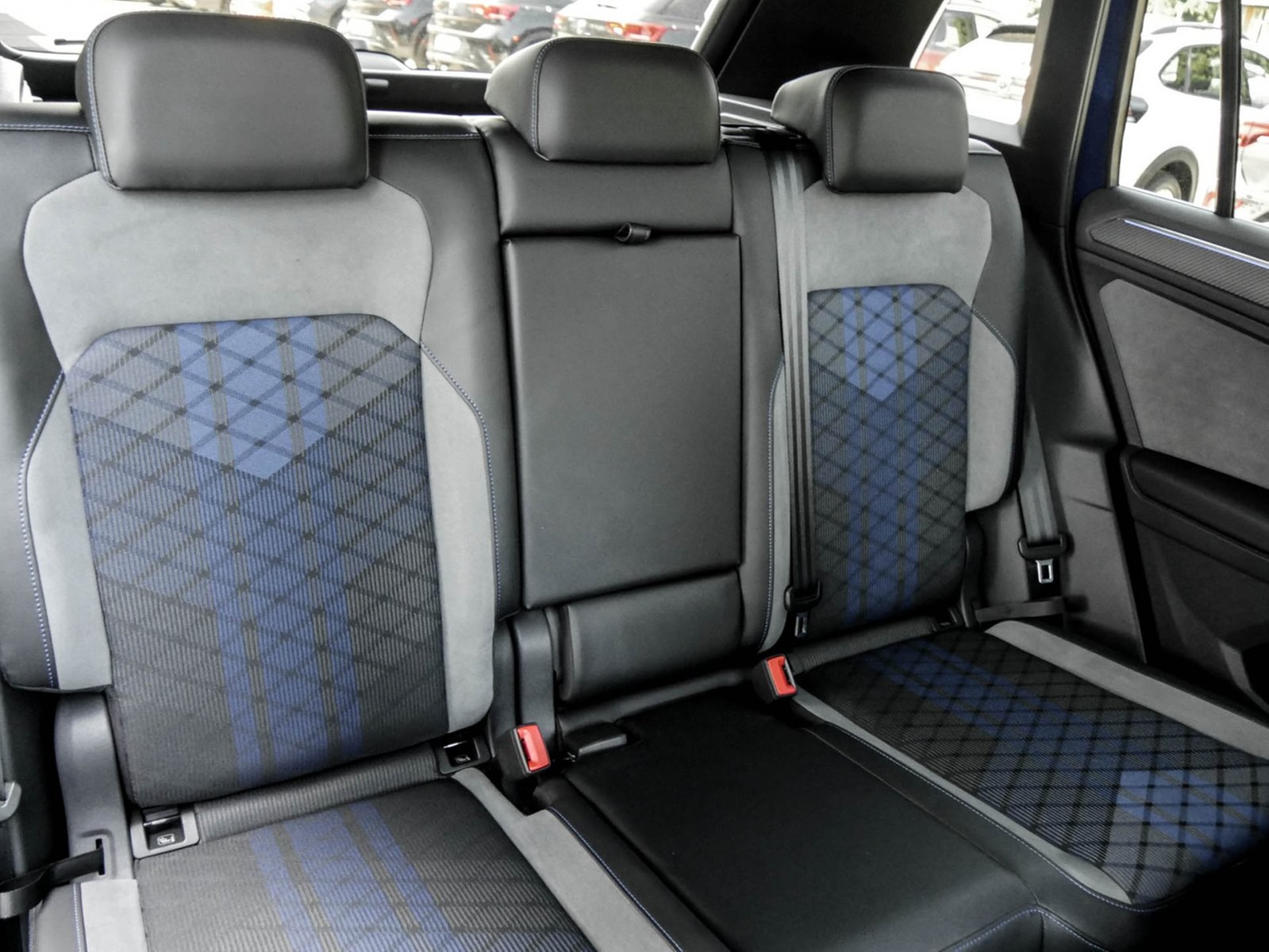 Volkswagen Tiguan 2.0 R BLACKSTYLE 4X4 AKRAPOVIC 360CAM 21Z
