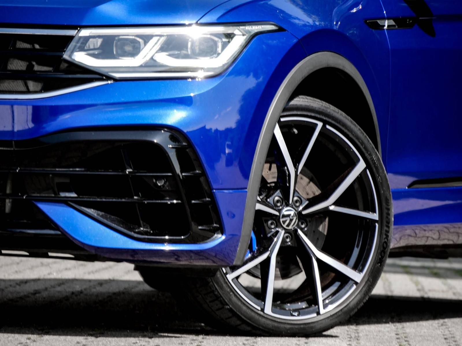 Volkswagen Tiguan 2.0 R BLACKSTYLE 4X4 AKRAPOVIC 360CAM 21Z