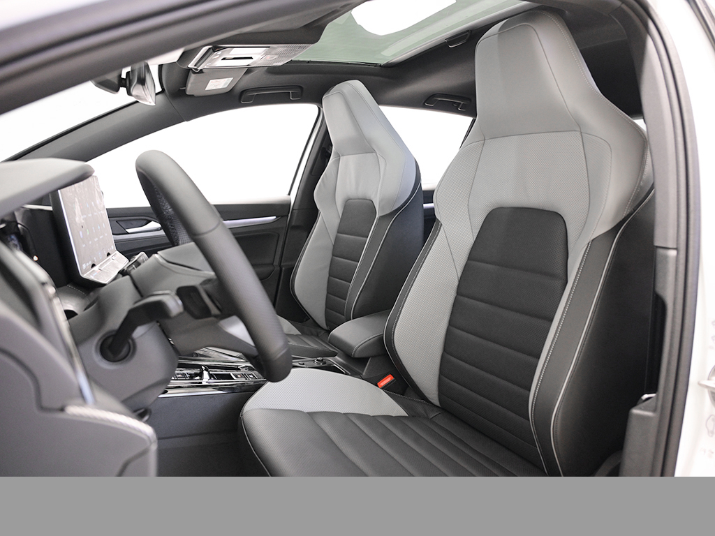 Volkswagen Golf GTE BLACKSTYLE LEDER PANO AHK