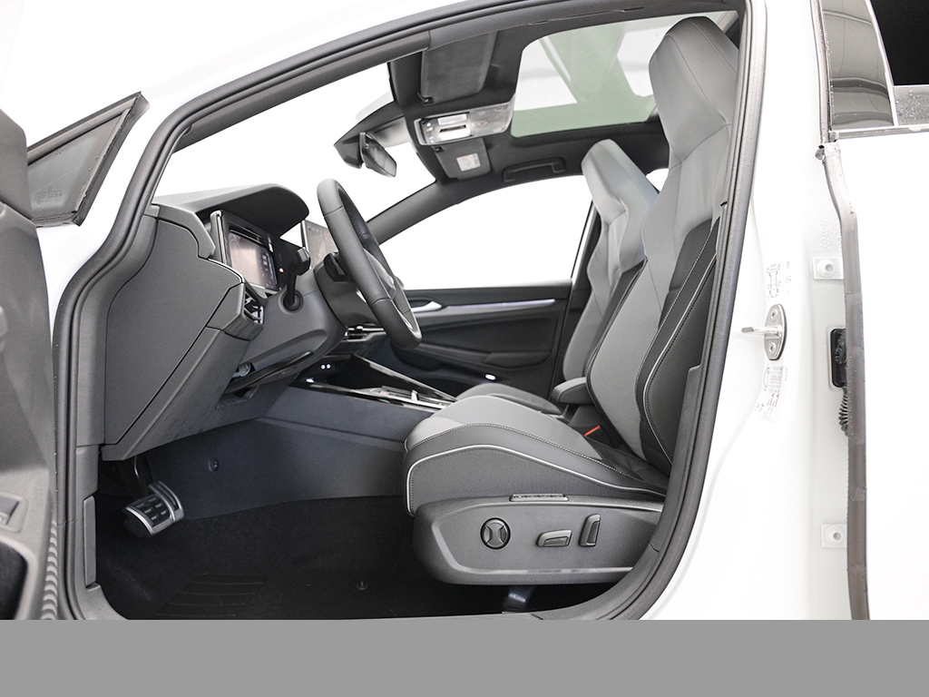 Volkswagen Golf GTE BLACKSTYLE LEDER PANO AHK