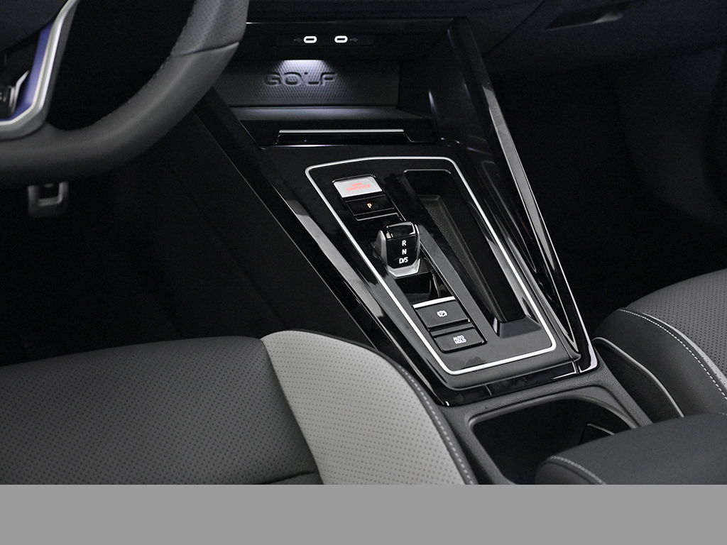 Volkswagen Golf GTE BLACKSTYLE LEDER PANO AHK