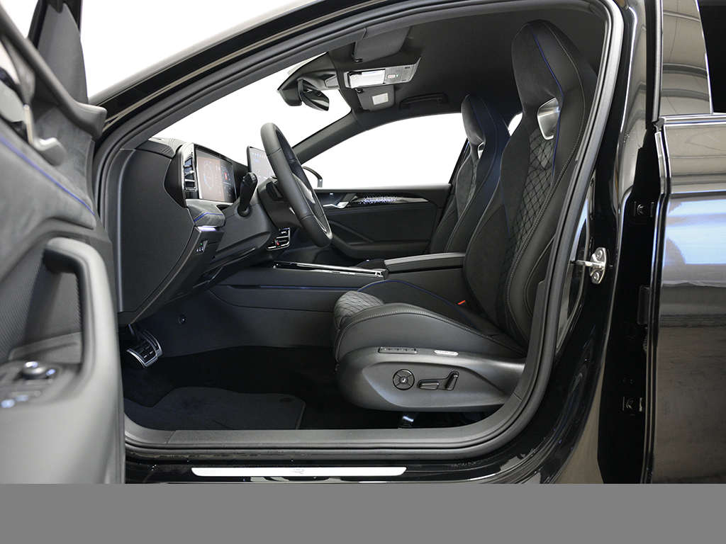 Volkswagen Passat Variant 2.0 R-LINE DSG BLACKSTYLE AHK CAM