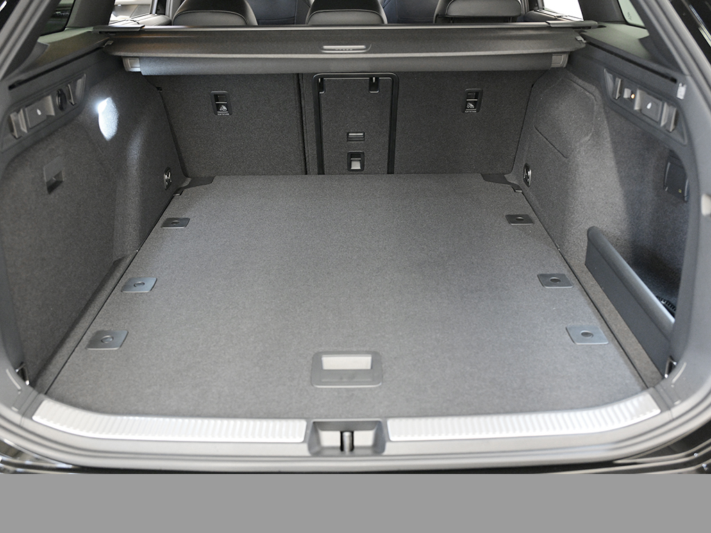 Volkswagen Passat Variant 2.0 R-LINE DSG BLACKSTYLE AHK CAM