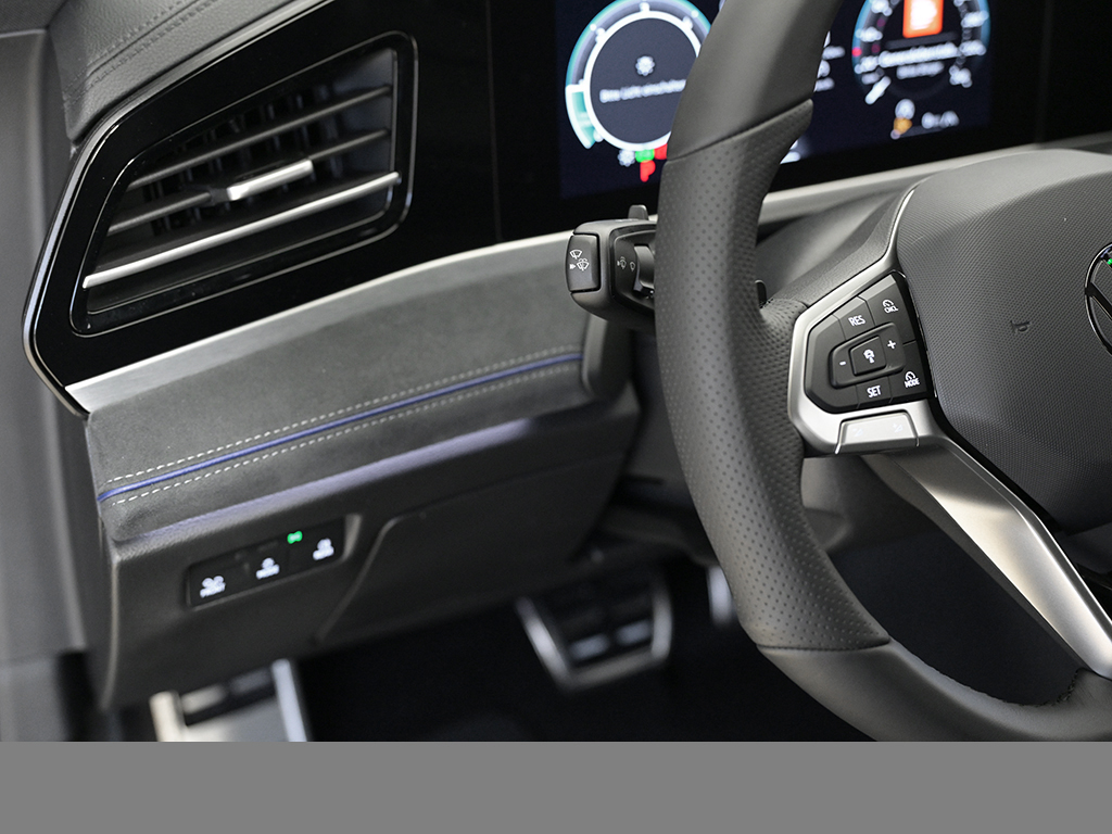 Volkswagen Passat Variant 2.0 R-LINE DSG BLACKSTYLE AHK CAM