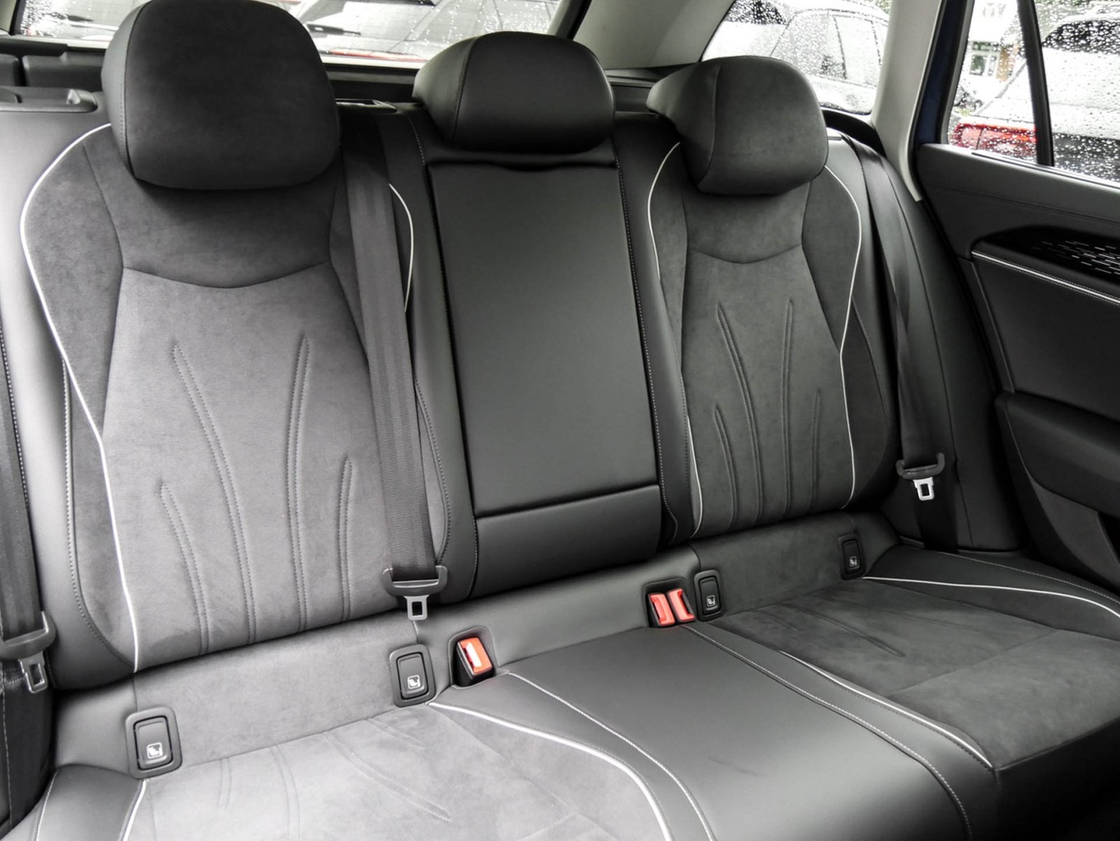 Volkswagen Passat Variant 2.0 ELEGANCE 4X4 NEUES MODELL AHK