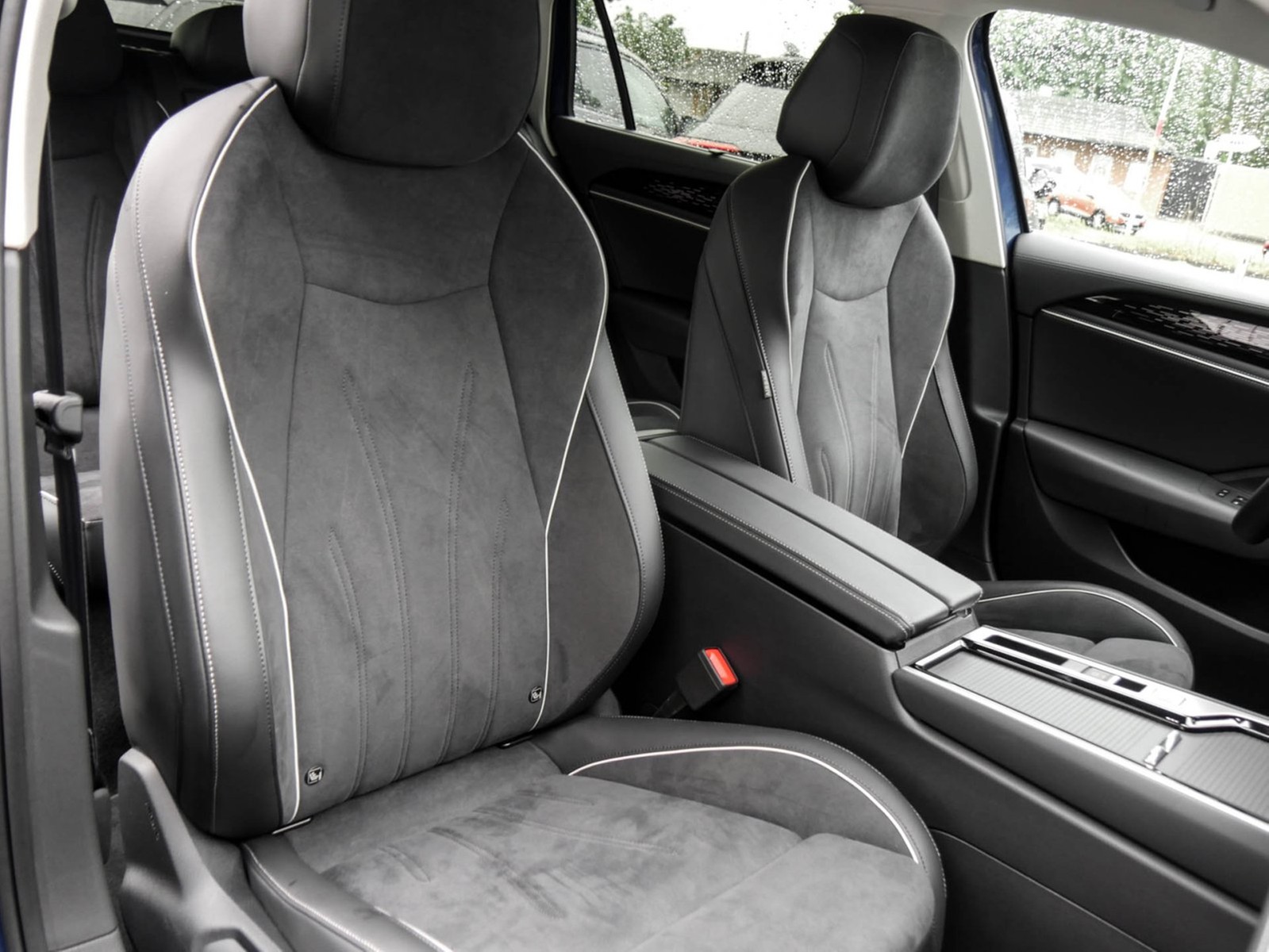 Volkswagen Passat Variant 2.0 ELEGANCE 4X4 NEUES MODELL AHK