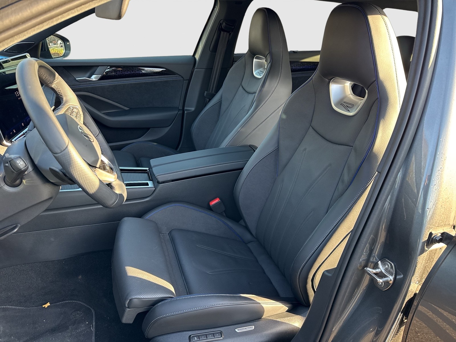 Volkswagen Passat Variant R-LINE BLACK STYLE ACC KAMERA