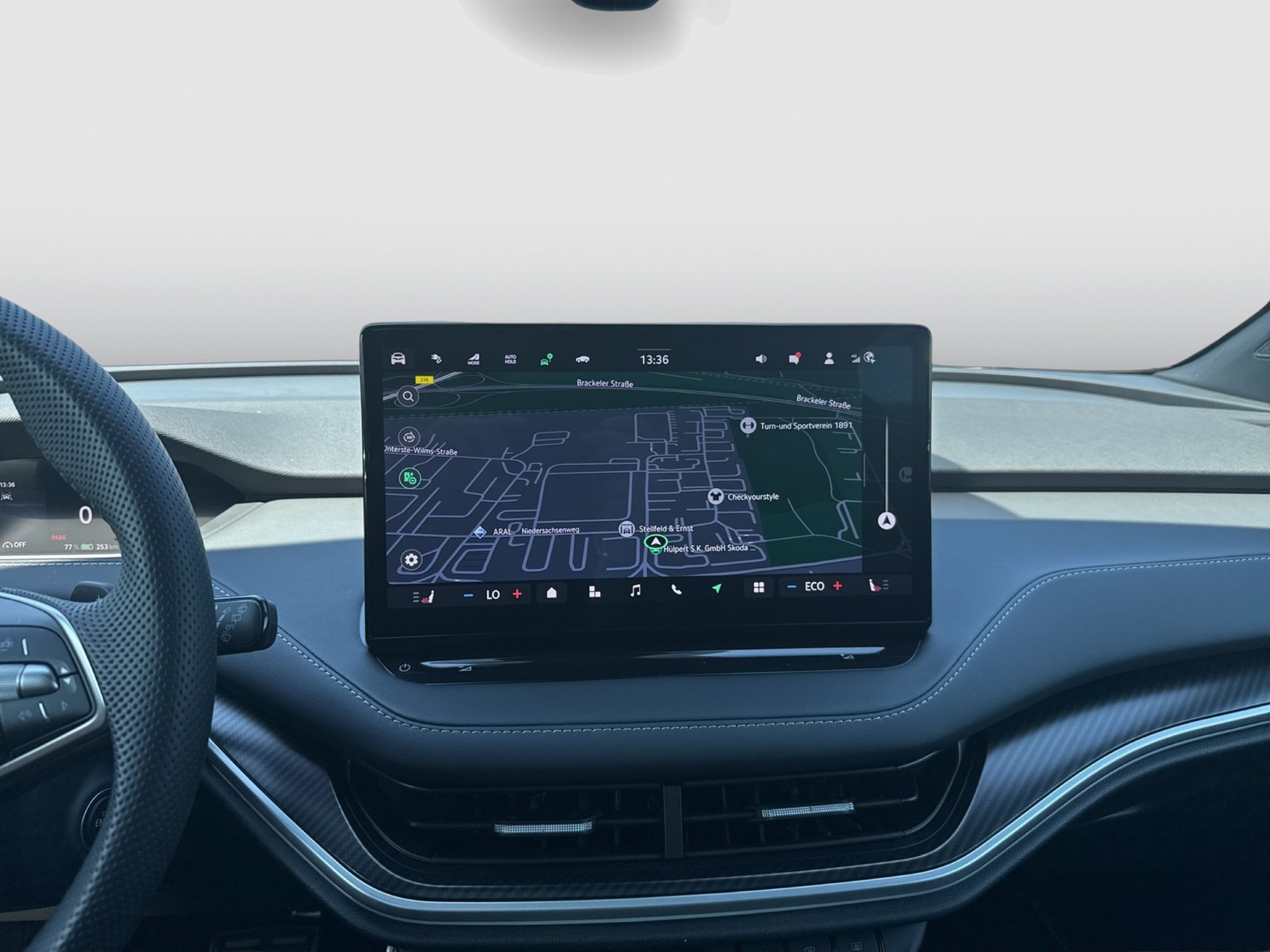 Skoda Enyaq 85 SPORTLINE WÄRMEPUMPE PANO AHK CAM LM20