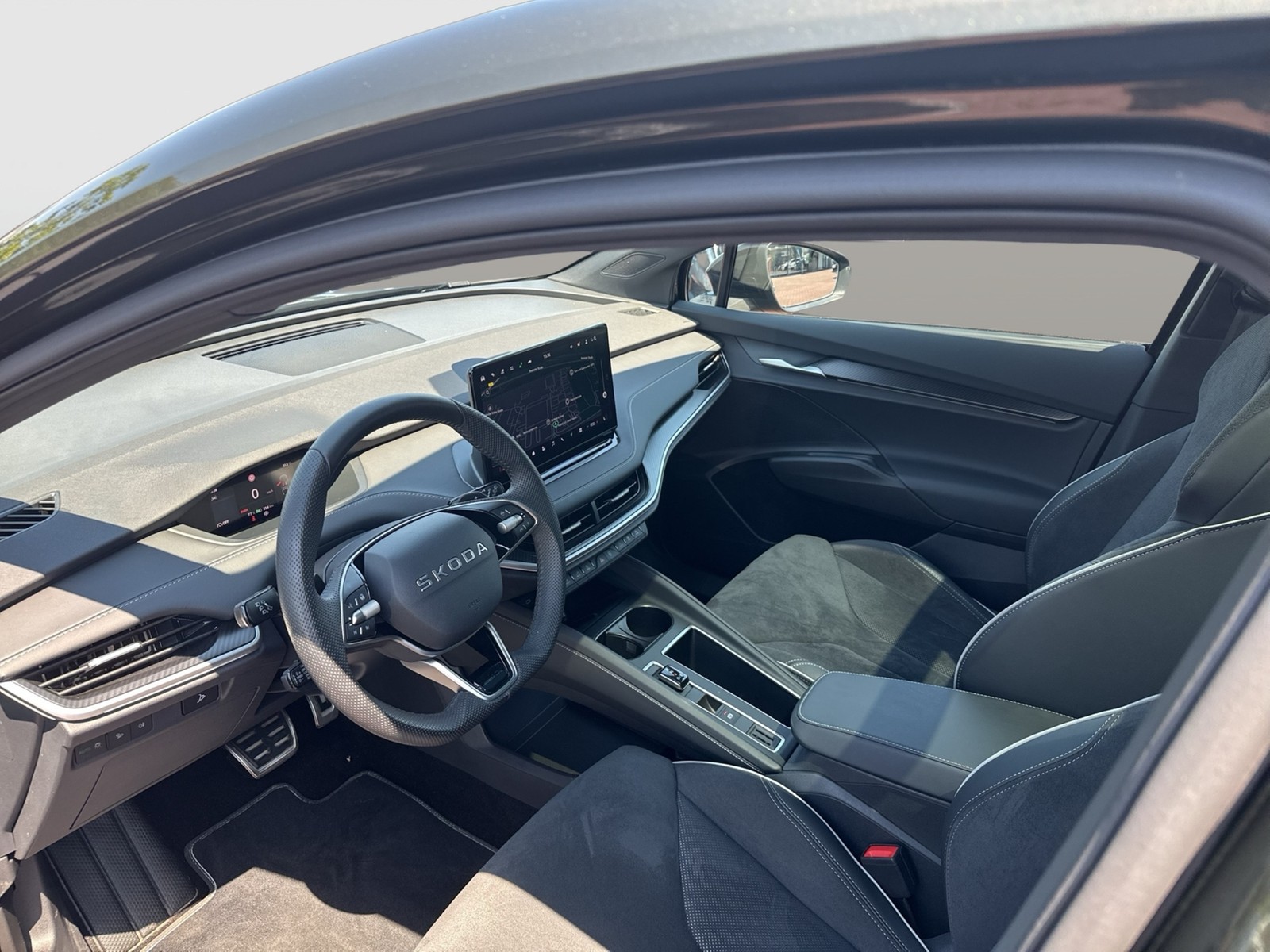 Skoda Enyaq 85 SPORTLINE WÄRMEPUMPE PANO AHK CAM LM20