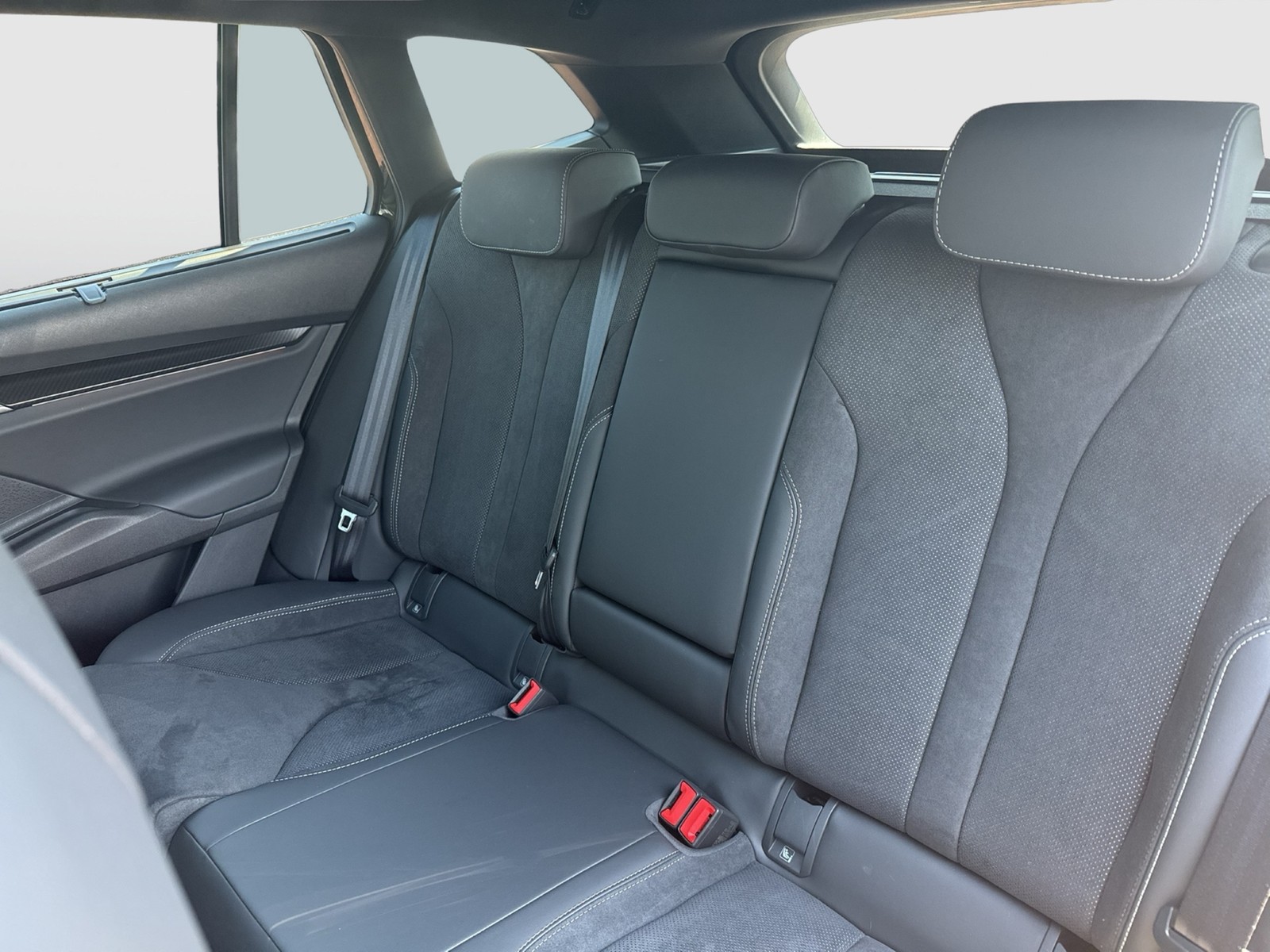 Skoda Enyaq 85 SPORTLINE WÄRMEPUMPE PANO AHK CAM LM20