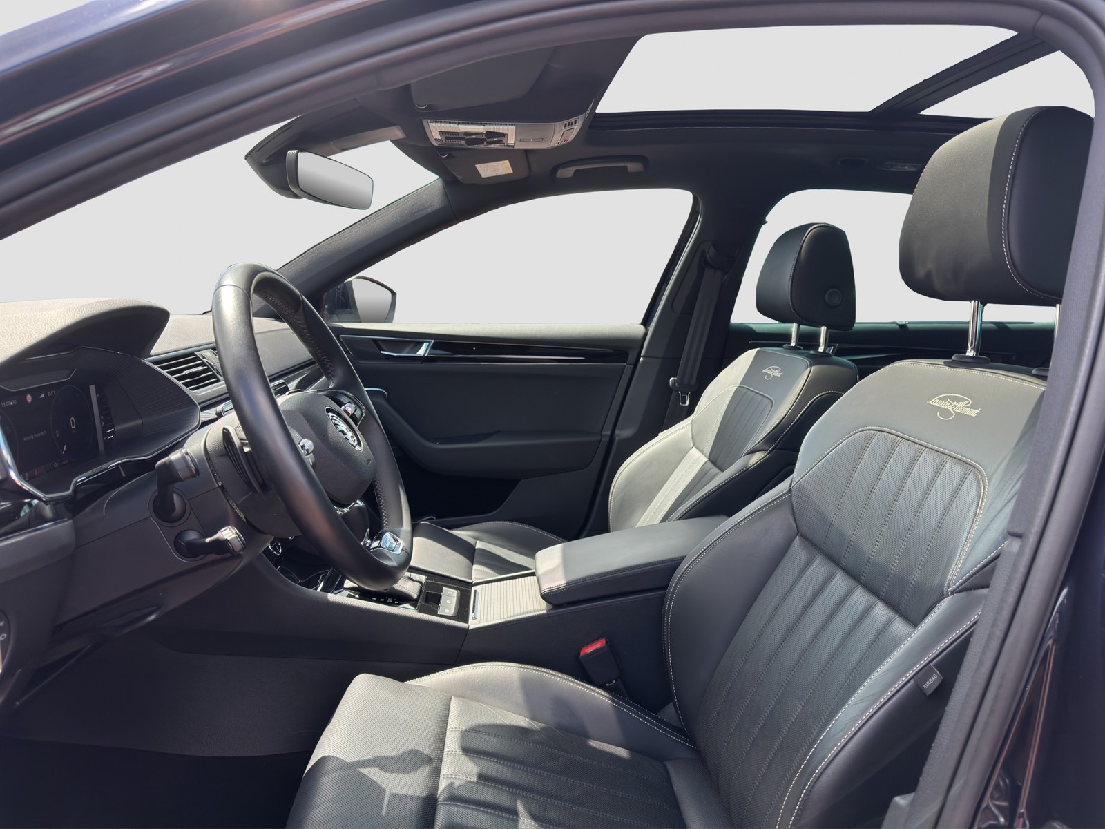 Skoda Superb Combi 1.4 iV L&K LEDER STANDHZ. PANO LM19