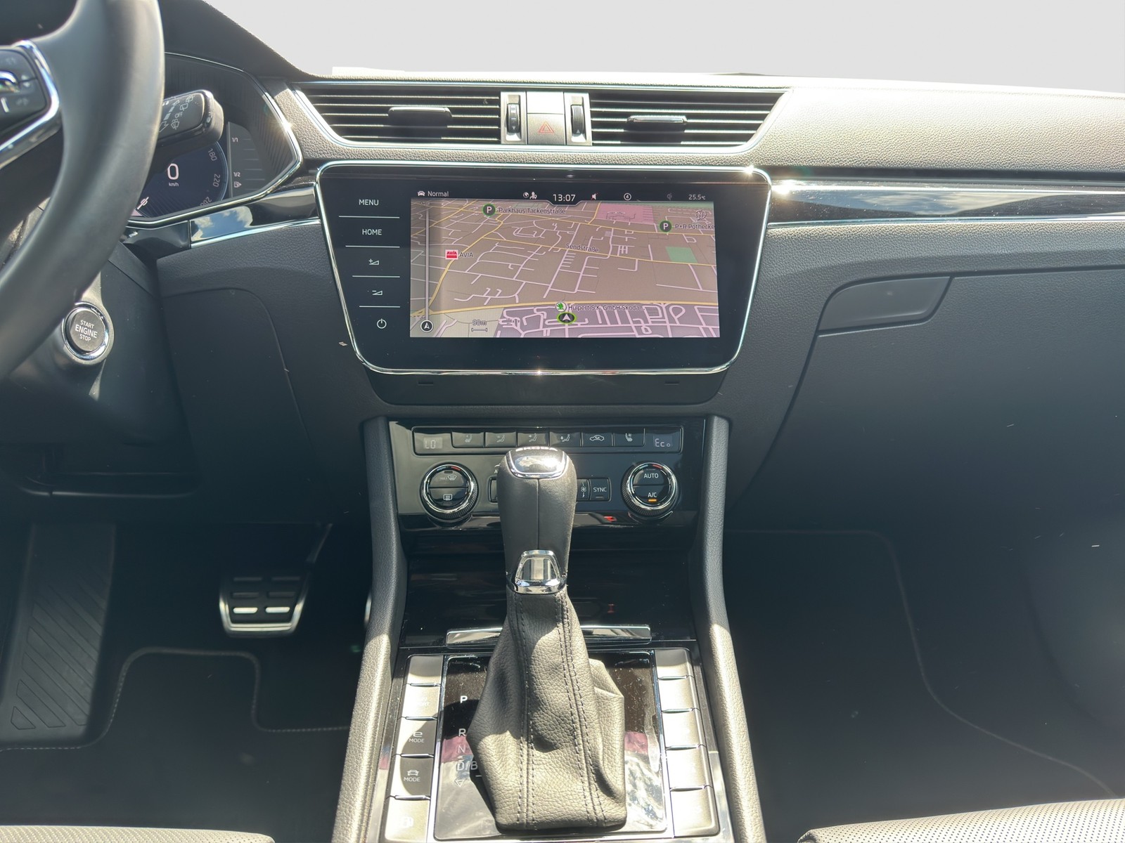 Skoda Superb Combi 1.4 iV L&K LEDER STANDHZ. PANO LM19