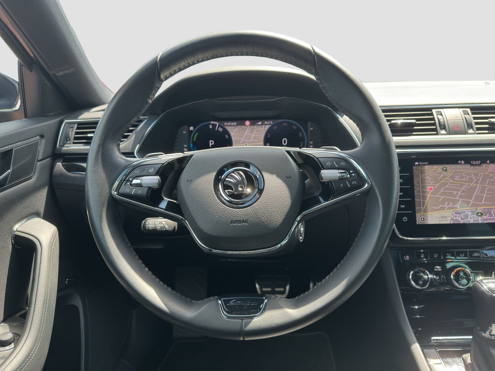 Skoda Superb Combi 1.4 iV L&K LEDER STANDHZ. PANO LM19
