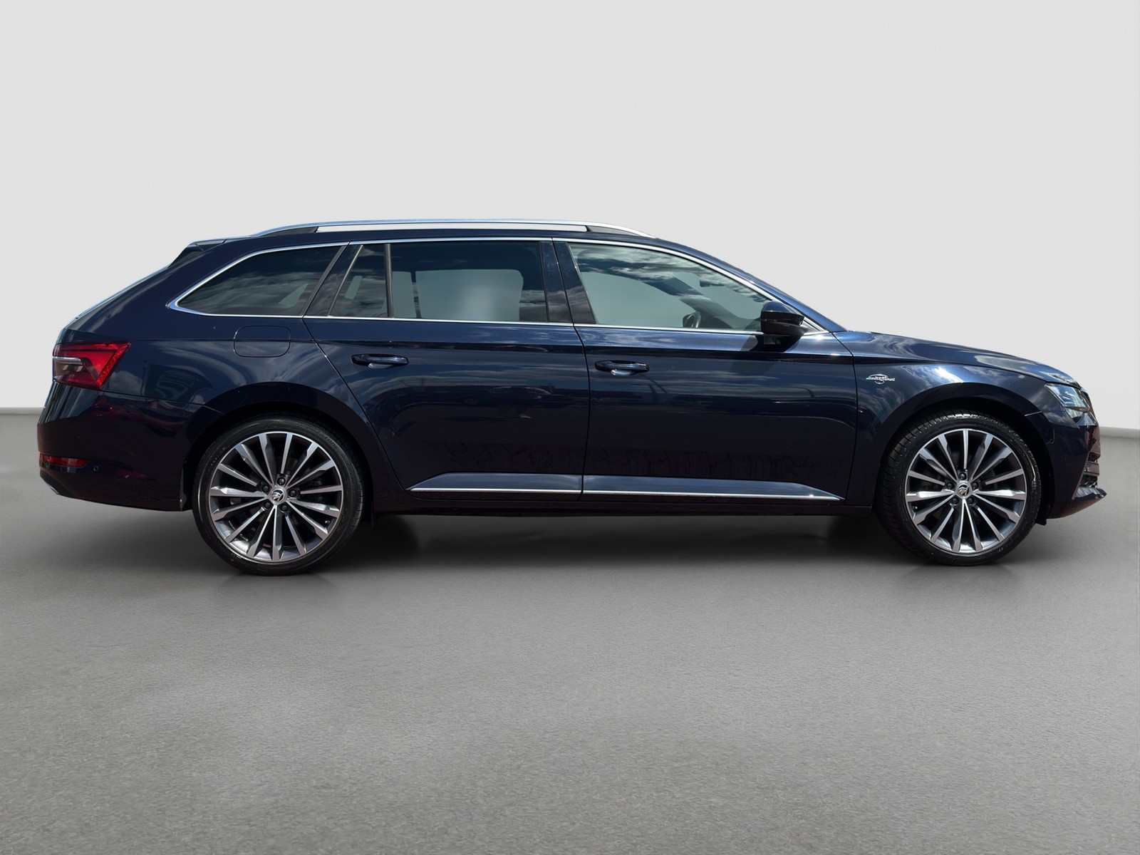 Skoda Superb Combi 1.4 iV L&K LEDER STANDHZ. PANO LM19